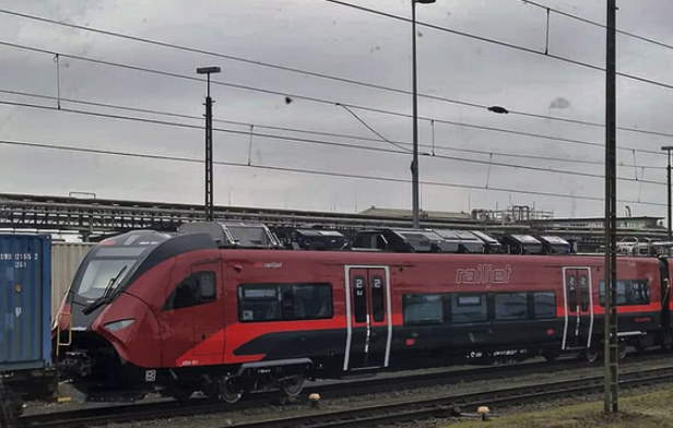 Mireo EMU in Railjet livery