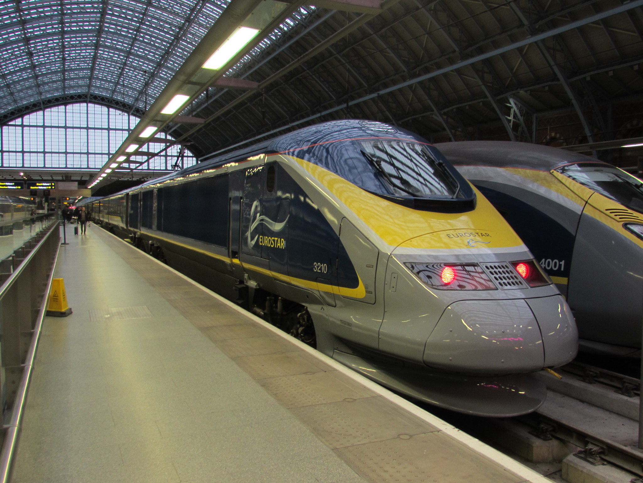 Eurostar e300 train