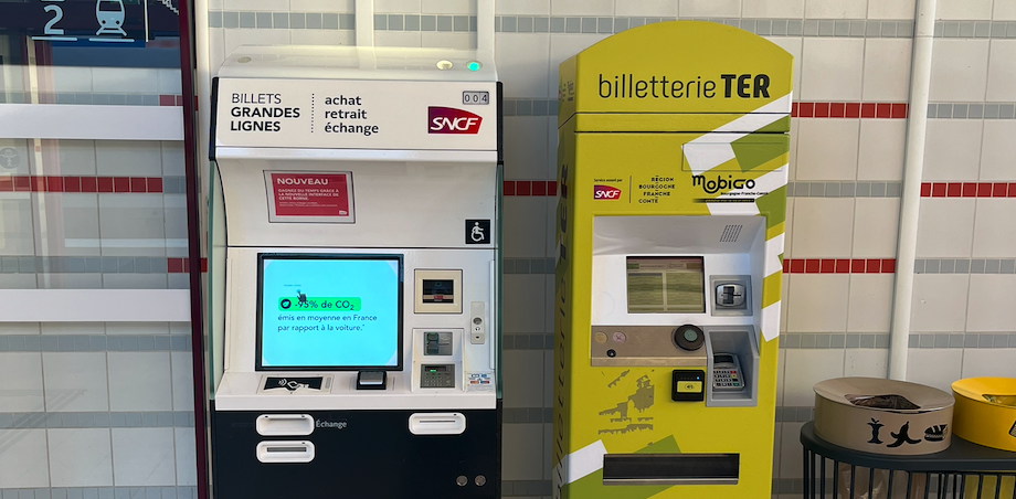 One ticket, or more than one ticket, for my international train trip? More than one, with passenger rights, is the simpler solution