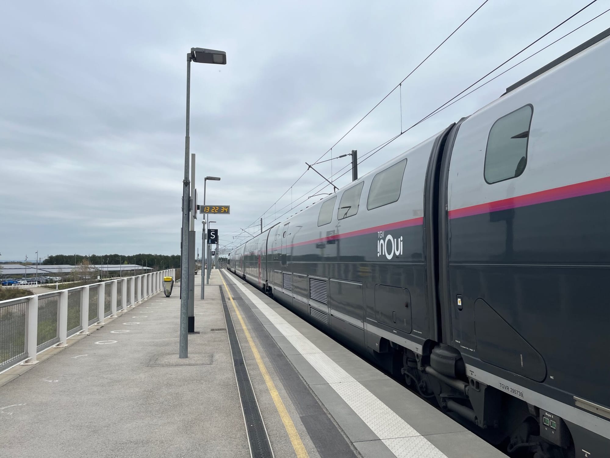 Connecting the everyday user experience with the big picture politics of French railways