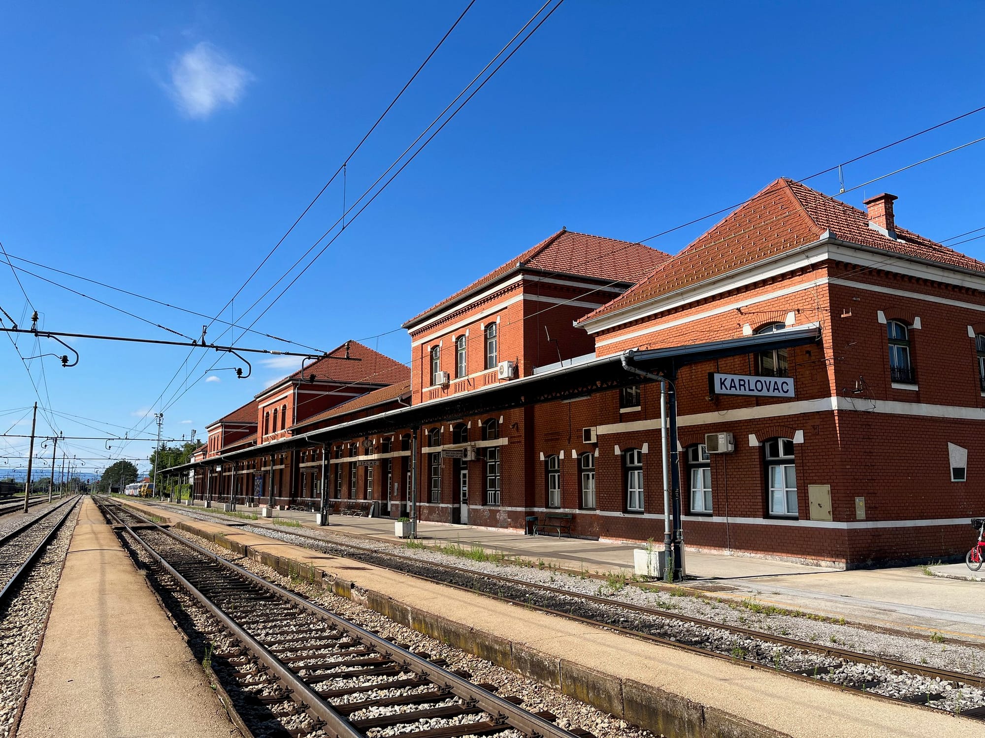 Deutschlandfunk and Süddeutsche Zeitung about railway ticketing, and a niche slow train in Croatia