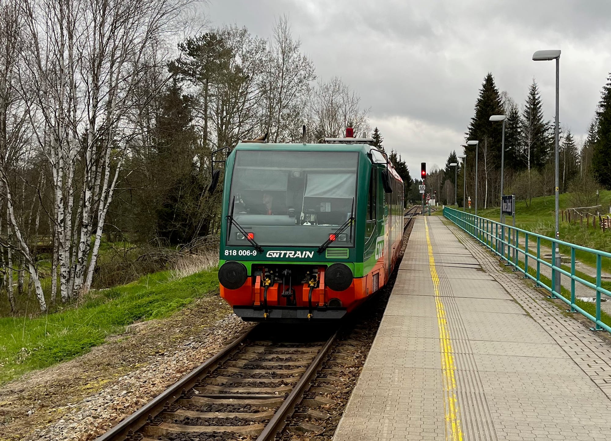 Who should set connection times to allow passengers to change trains? The Czechs have it right.