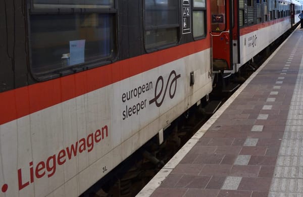 Should Deutsche Bahn be obliged to sell tickets of private rivals in DB Navigator?