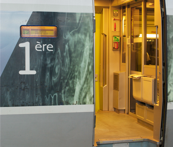 Door of a single deck TGV, 1st class, shoping "Strapontin" pull down seats in vestibules