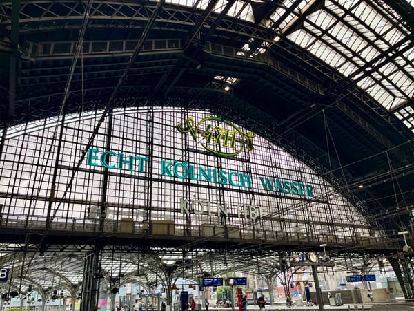 Trains to London from Gleis 5 at Köln Hbf? It's bold