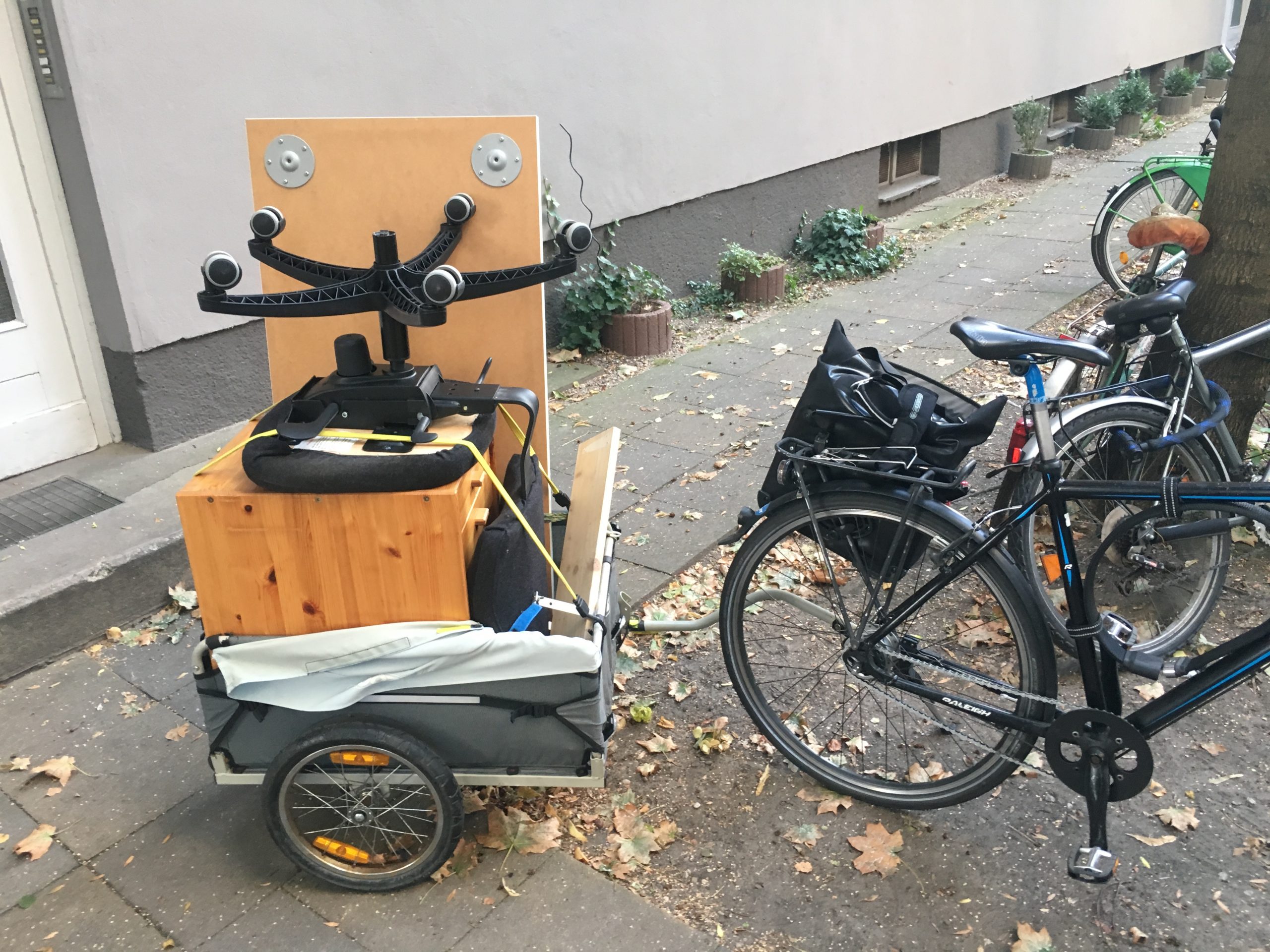 Why you should buy a bike trailer for cargo - Jon Worth