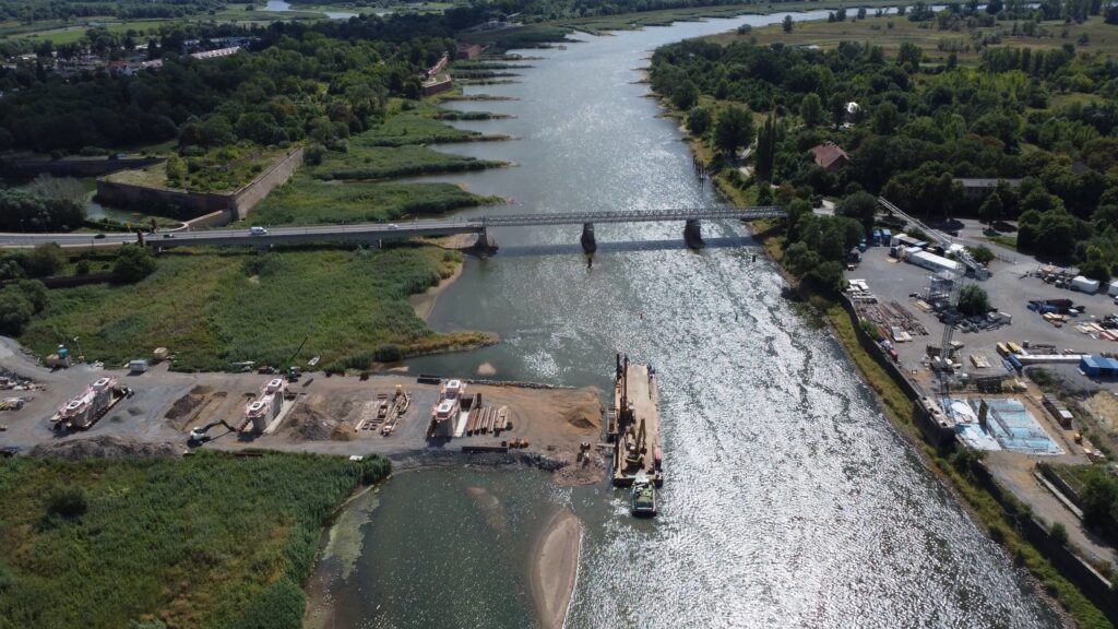 Drone picture of the bridge over the Oder in August 2022